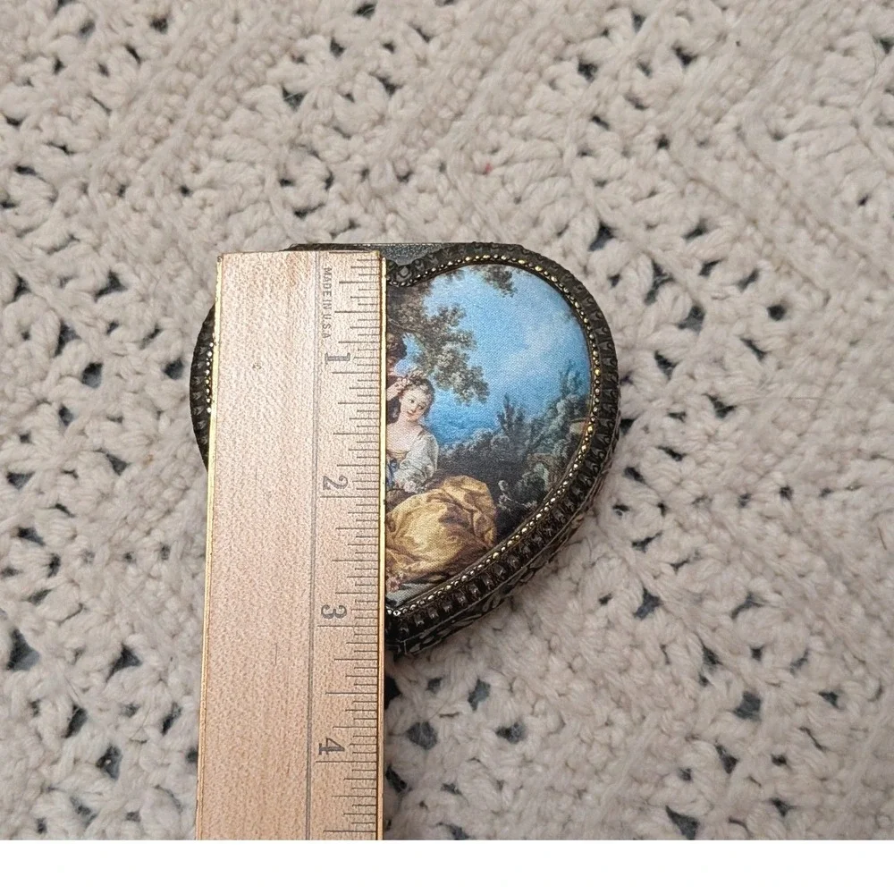 Vintage Sankyo Heart Music Box Gold Tone Metal Fragonard Courting Scene Japan